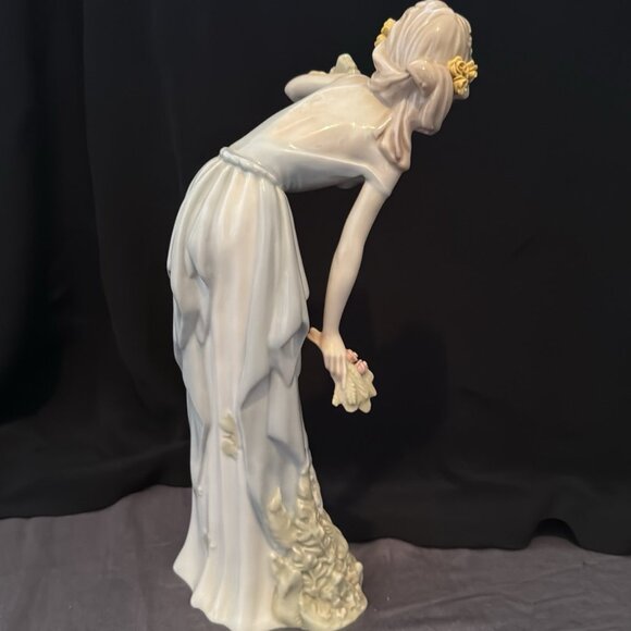 Summer's Darling - by Royal Doulton - Picture 3 of 7